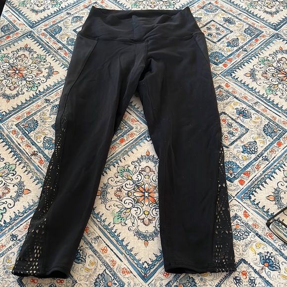 Alo Yoga high waist patina capri leggings - Picture 3 of 6
